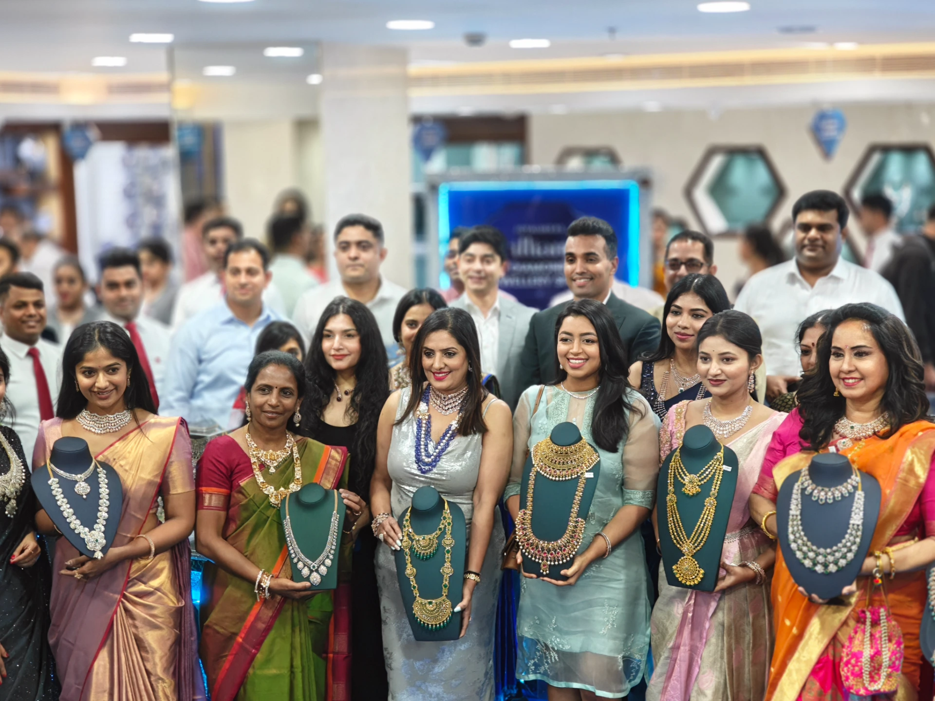 ಬೆಂಗಳೂರಿನಲ್ಲಿ 'ಬ್ರಿಲಿಯನ್ಸ್' ಮೇಳ: ಕರಕುಶಲತೆಗೆ ತಂತ್ರಜ್ಞಾನದ ಮೆರುಗು ನೀಡಿದ ಜೋಯಾಲುಕ್ಕಾಸ್